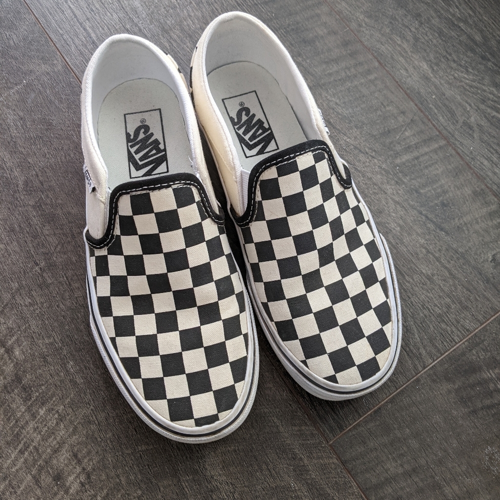 Like New- Checkered vans